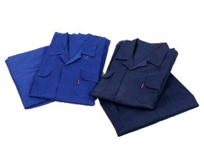 工作? /> 
</p>
<p>
	<br />
</p>
<p>
	1.全棉作业服的保养Q?br />
<br />
如果是棉麻资料的作业服，必定要留意防潮防霉，作业服怎么q行日常的保dQ就必定要留意醋Q由于醋是会(x)Ҏ(gu)l品形成腐蚀的，保藏前要z净Q晒qӀ还有像是一些果汁或者是其他的酸性物质都是需求留意的Q如果不心(j)感染?jin)的话，保藏也要留意按色彩深分cM藏，免的怺染色Q那p立即用清水来处理Q不然的话时M?jin)就会(x)清z不掉?br />
<br />
2.作业服的清洗Q?br />
<br />
如果是丝l的作业服，丝绸的要点也是防潮，它比奛_子还娇气。，淡色的一些作业服的话z的比较久就?x)呈现掉色的现象Q我们的作业服才不会(x)׃我们的错误做法而减短他们的寿数Q如果是q样的话Q那么就可以再水中加一些清z剂Q然后跑半个时左右Q然后再用清水来q行清洗Q期望大安做好作业服的保养Q每天都I着新的衣服Q轻松作业?</p>
<p>
	<br />
</p>
<p>
	<br />
	<div>
		<br />
	</div>
</p>
<p>
	<br />
</p>
<p>
	<br />
</p> 
						   </p>
					</div>
					  <p>发布旉Q?017-08-18 </p>
                    <p>来源Q?a href='http://www.dwlishi.com/news/22.html'>http://www.dwlishi.com/news/22.html</a></p>
          
					<ul class=